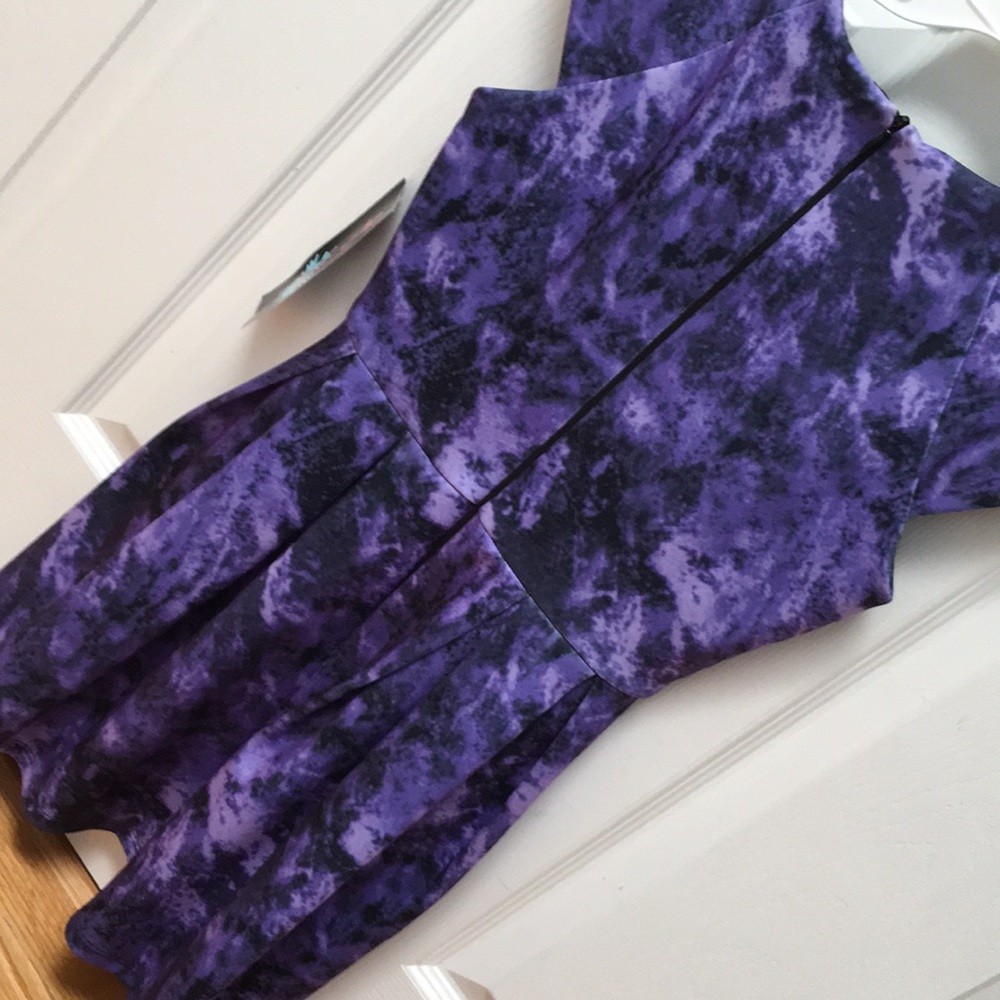 NWT cape sleeve light weight scuba dress - Picture 3 of 3